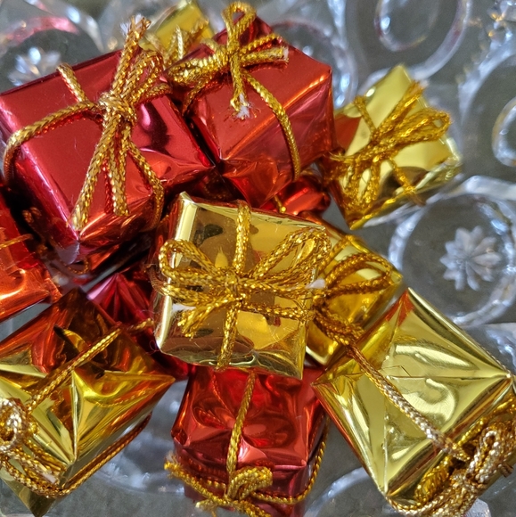 Mini Shiny Wrapped Foam Gift Boxes Holiday Decor - Picture 6 of 8